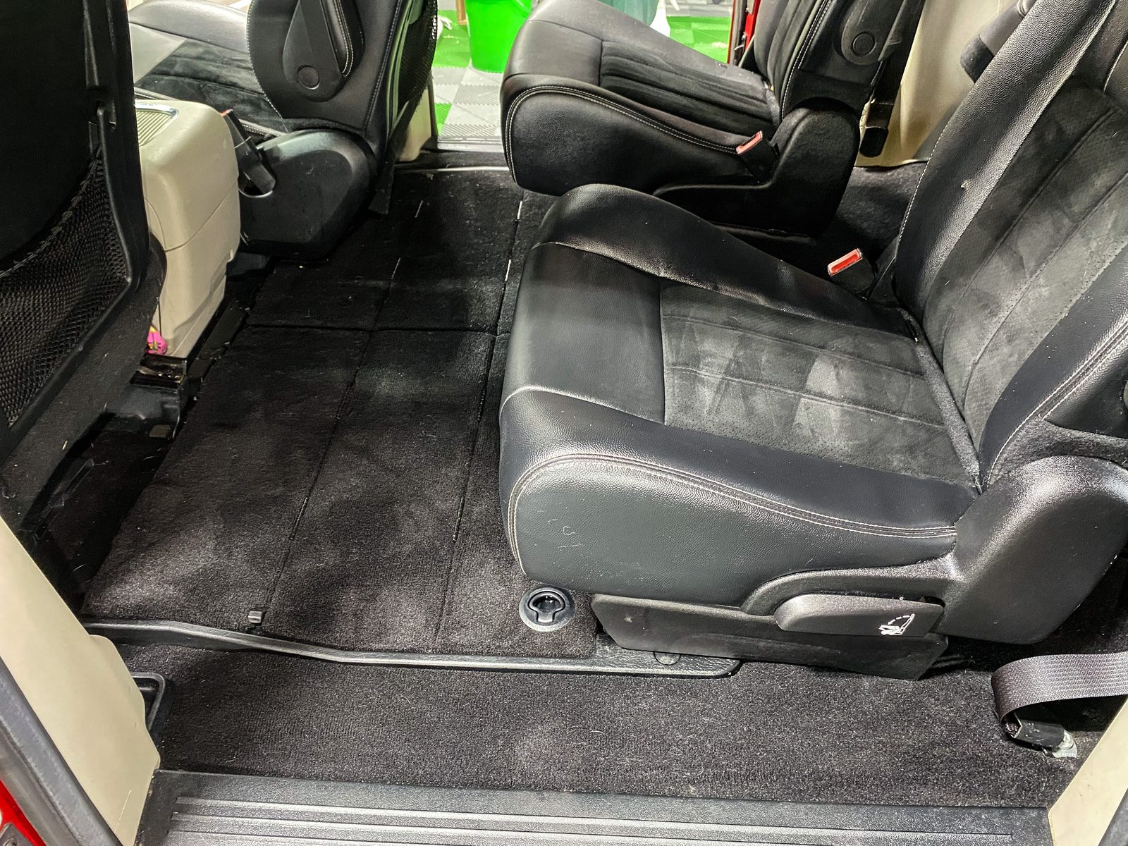 Family minivan interior with clean carpet and seats, ready for interior ceramic coating, Unicorn Details McHenry